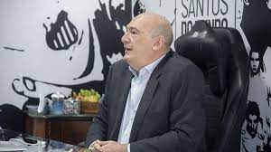Grupo de conselheiros pede renúncia de Rueda da presidência do Santos; entenda