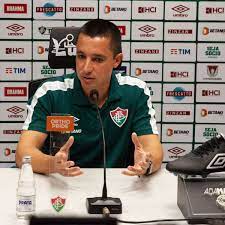 Auxiliar do Fluminense admite frustração, mas prega foco na recuperação