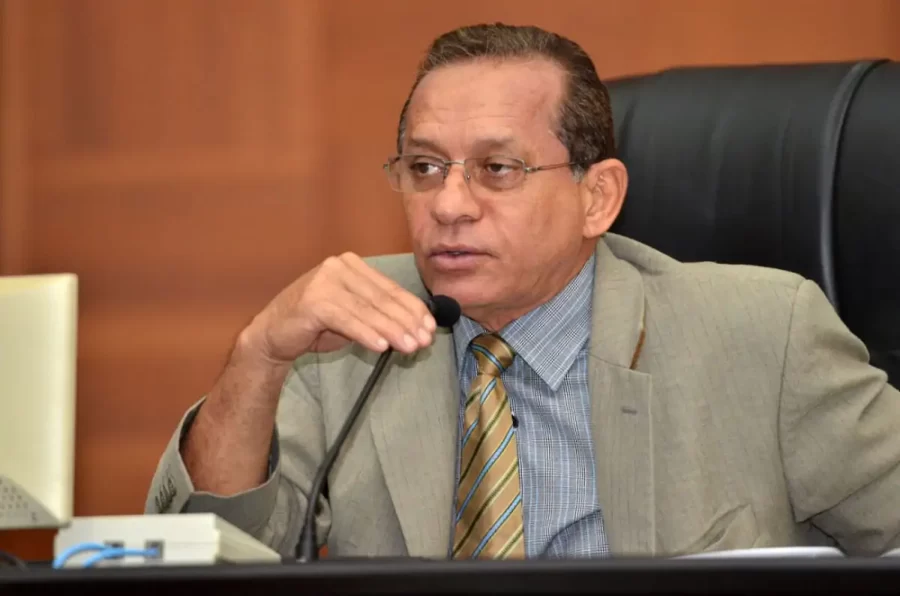 Ex-deputado é picado por jararaca enquanto caminhava no sítio em Nobres