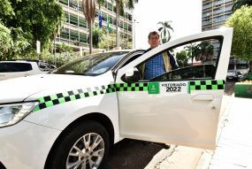 MT:  Prefeito amplia para dez anos uso de veículos para o serviço de táxi na capital