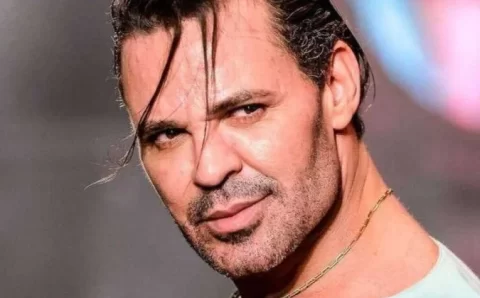 Eduardo Costa, em meio às polêmicas, encanta os fãs ao cantar clássico da música sertaneja