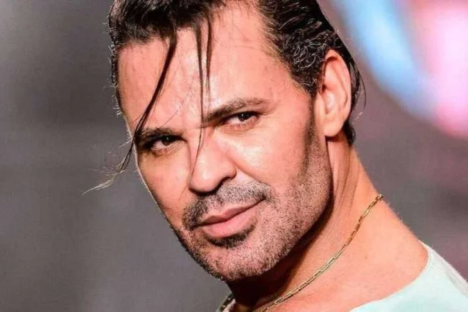 Eduardo Costa, em meio às polêmicas, encanta os fãs ao cantar clássico da música sertaneja