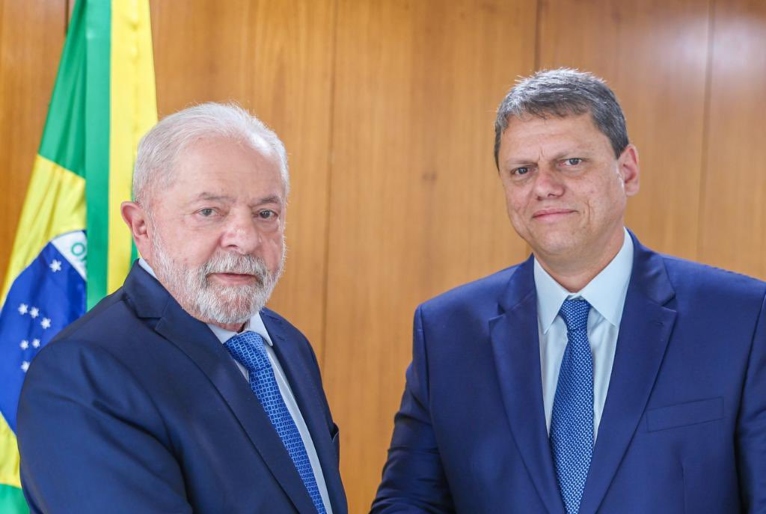 Parceria Lula e Tarcísio após chuvas vira contraponto a Bolsonaro