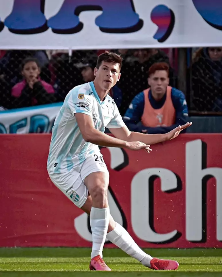 Vasco se aproxima de acordo pelo zagueiro argentino Manuel Capasso