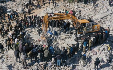 CATÁSTROFE TURQUIA:   Três dias após terremoto, socorristas ainda salvam vidas há 3 horas