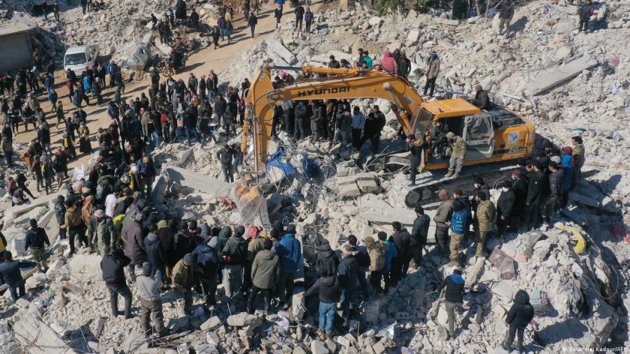 CATÁSTROFE TURQUIA:   Três dias após terremoto, socorristas ainda salvam vidas há 3 horas