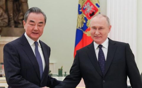 China promete reforçar laços com a Rússia