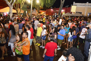 MT:   REVIRAVOLTA:   Prefeitura muda programação, e Praça da Mandioca terá 3 dias de Carnaval