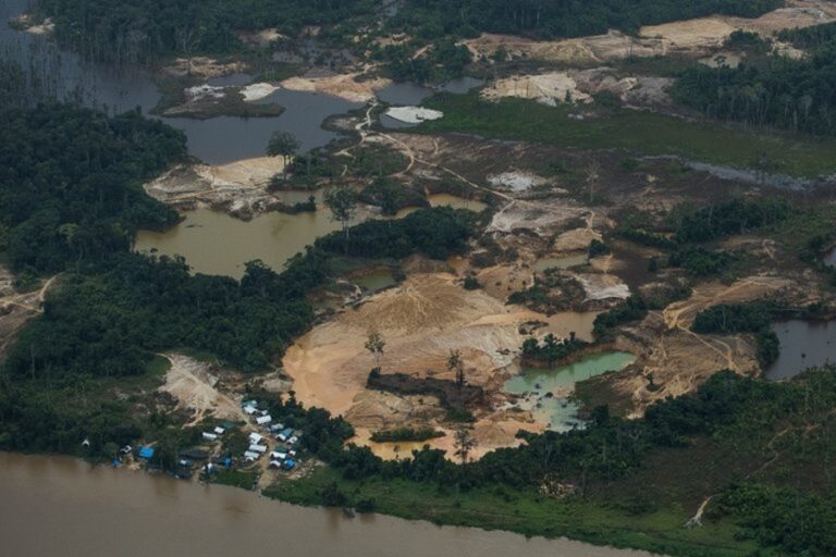 Leis frágeis ajudam expansão de garimpo ilegal na Amazônia, diz dossiê