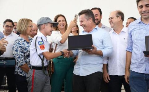 MT:  EM PRIMAVERA E ÁGUA BOA:   Governo entrega duas escolas militares, materiais e equipamentos tecnológicos a estudantes