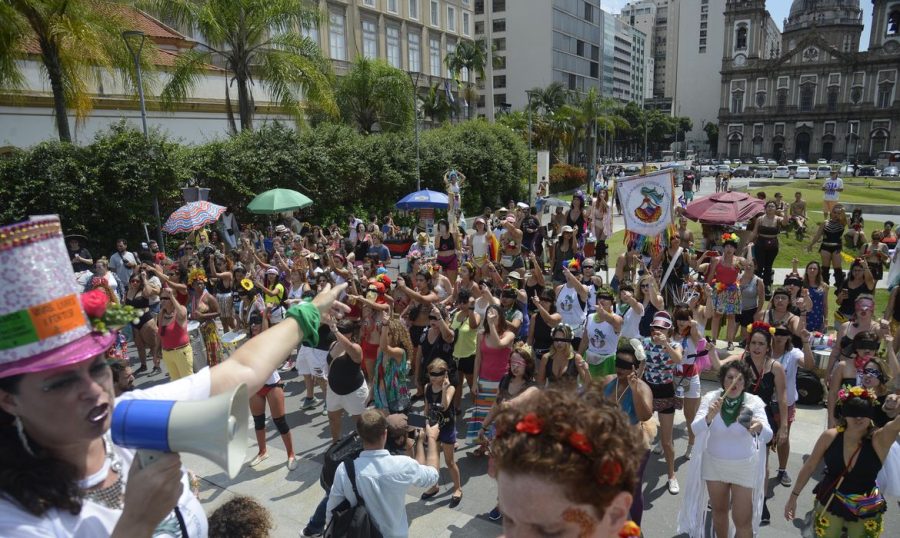 Quarta-feira de Cinzas ainda tem blocos nas ruas no Rio