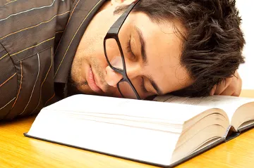 Sono noturno é fundamental para o sucesso dos estudantes, aponta estudo