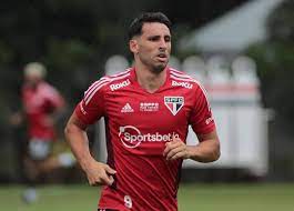 Calleri treina com o elenco e deve reforçar São Paulo no clássico contra o Santos