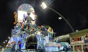 Torcida Jovem sobe no Carnaval de São Paulo, e Santos celebra: “Título e acesso”