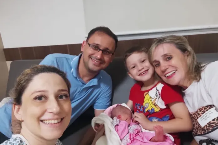 MT:  Mulher dá à luz em pé dentro de elevador em Mato Grosso