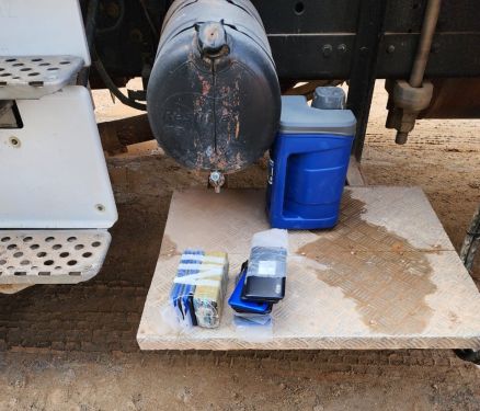 EM ANEXO DA PCE: Policiais penais apreendem 30 celulares escondidos em garrafa térmica