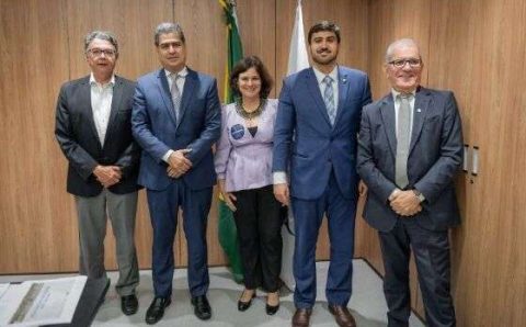 MT:  COMPROMISSO:   Prefeito debate com a ministra da Saúde projeto de fortalecimento da saúde em Cuiabá, que poderá fazer parte de programa-piloto de Lula