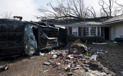 Tornado deixa ao menos  23 mortos nos EUA