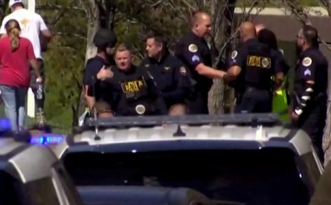 Atiradora mata seis pessoas em escola de Nashville