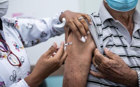 MT:  GUERRA AO VÍRUS:   Bivalente vai ser aplicada em pessoas a partir dos 60 anos