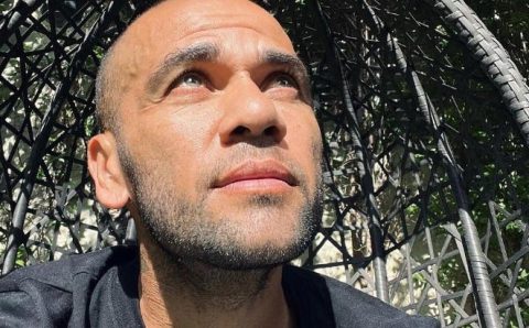 “Situação injusta que estamos vivendo”; Após divórcio, Daniel Alves envia carta para ex-esposa e implora que mulher dê uma segunda chance