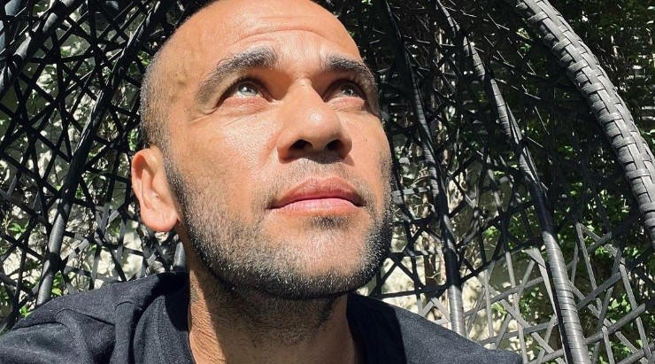 “Situação injusta que estamos vivendo”; Após divórcio, Daniel Alves envia carta para ex-esposa e implora que mulher dê uma segunda chance
