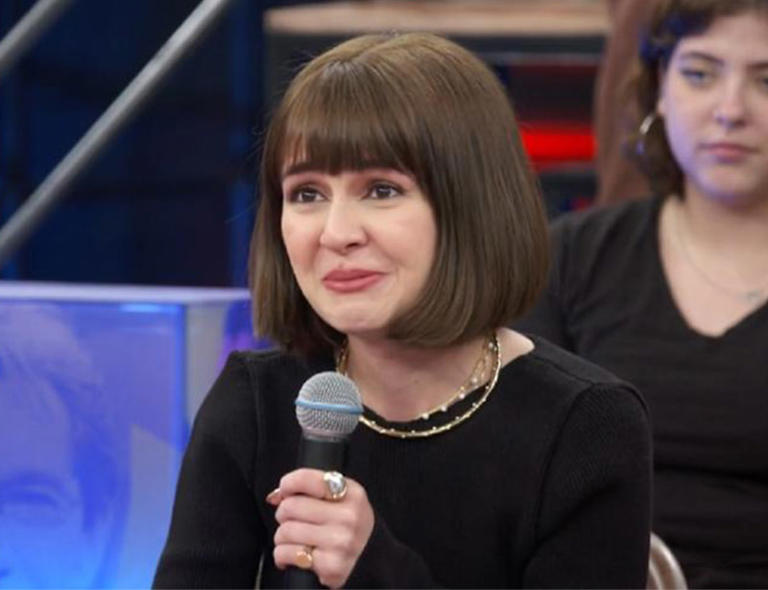 Klara Castanho emociona no “Altas Horas”: “Forçada a falar o pior que aconteceu na minha vida”