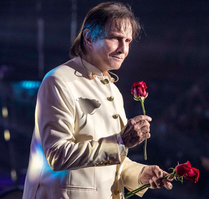 Aos 81 anos de idade, Roberto Carlos revela que está namorando: – Não vou dizer quem