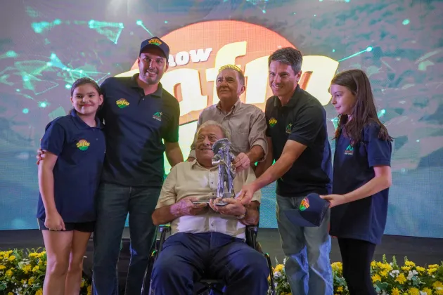 MT:  Paolinelli agradece homenagem, diz que futuro do Brasil são os jovens e pede reforma política