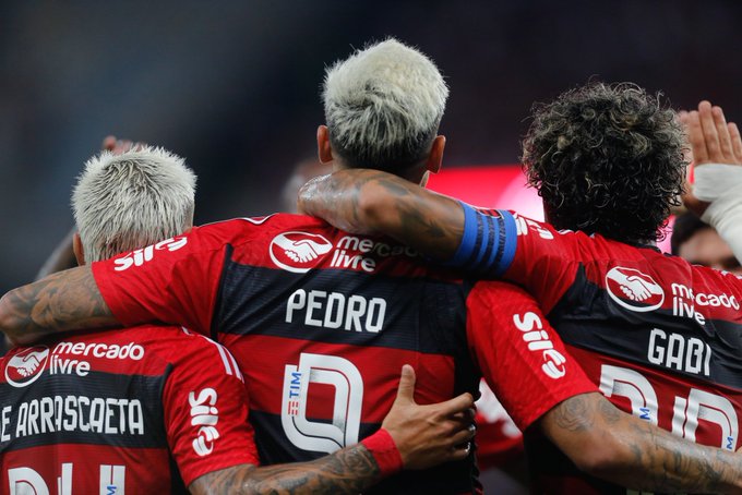 Ayrton Lucas preza por foco do Flamengo para a final do Carioca