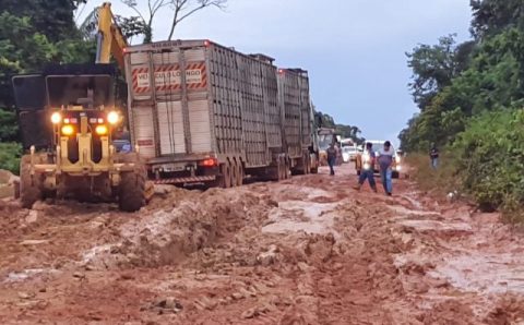 MT:  CAOS PERMANECE EM RODOVIA ESTADUAL:   MT-170: motoristas levam até oito dias para percorrer cerca de 270 km