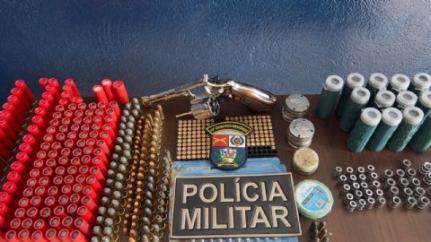 TENTOU FUGIR: Homem é preso com 1,3 mil munições e porte ilegal de arma de fogo