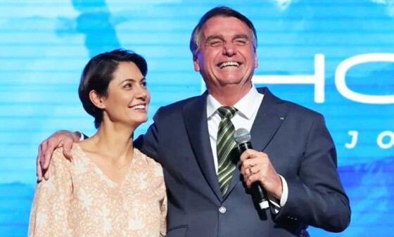 ERA PARA MICHELLE:   Bolsonaro tentou trazer ilegalmente joias de R$ 16,5 milhões