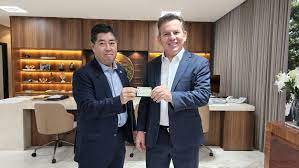 Governador recebe novo modelo de identidade; saiba como solicitar a sua