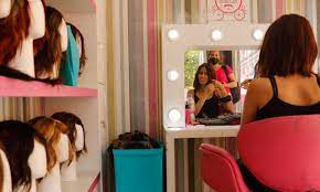 ONG em São Paulo doa perucas para pacientes com câncer