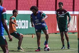 Marcelo treina com o elenco em preparação para estreia no Fluminense