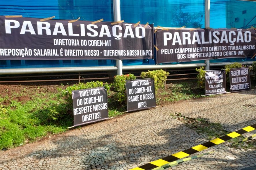 MT:   BRAÇOS CRUZADOS:   Servidores do Coren-MT fazem paralisação e protestam em Cuiabá