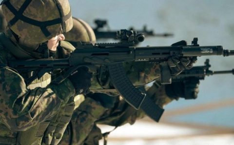 Gastos militares globais crescem pelo oitavo ano seguido