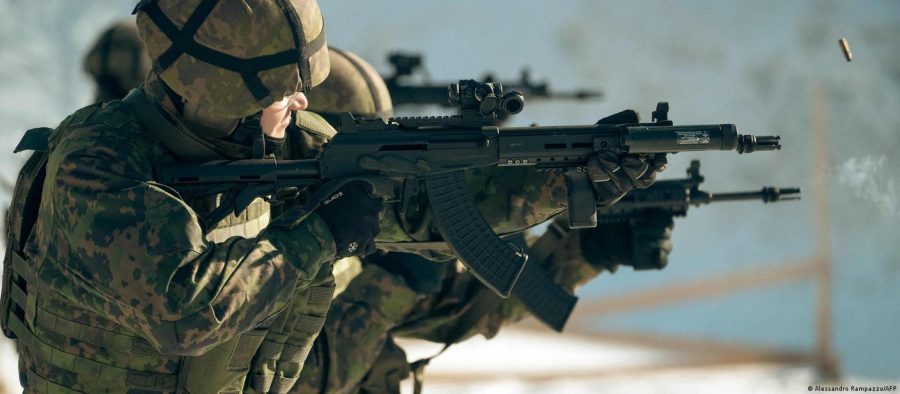 Gastos militares globais crescem pelo oitavo ano seguido