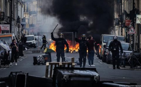 Corte Constitucional francesa aprova reforma da Previdência