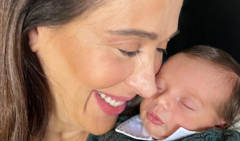 Filho recém-nascido de Claudia Raia surge de coelhinho da Páscoa e agita a web: ‘Fofo demais’