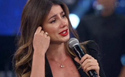 Verdade sobre Paula Fernandes vem à tona após cantora sertaneja surgir com o rosto irreconhecível