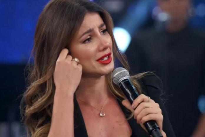 Verdade sobre Paula Fernandes vem à tona após cantora sertaneja surgir com o rosto irreconhecível