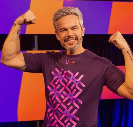 Sensitiva prevê novidades no futuro de Otaviano Costa, mas adverte o apresentador: “Um contrato sendo assinado..”