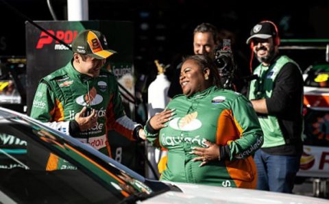 Jojo Todynho ‘estreia’ na Stock Car e ‘acelera’ em Interlagos: ‘Estou me achando’