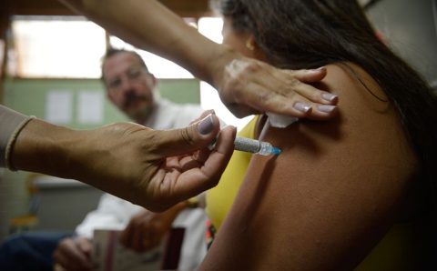 Vacina da gripe começa a ser aplicada hoje no SUS em todo o país