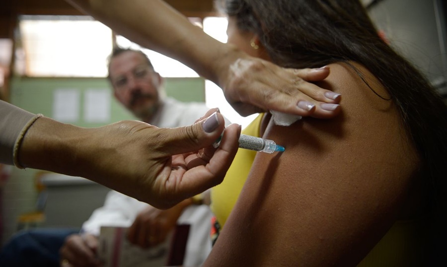 Vacina da gripe começa a ser aplicada hoje no SUS em todo o país