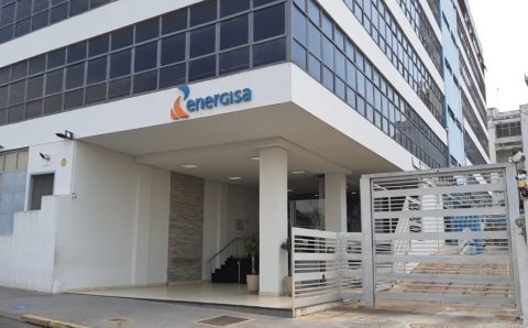 Programa Desenrola prorroga prazo para negociação de débitos na conta de energia e servidores dos Centros de Referência ajudam a esclarecer dúvidas