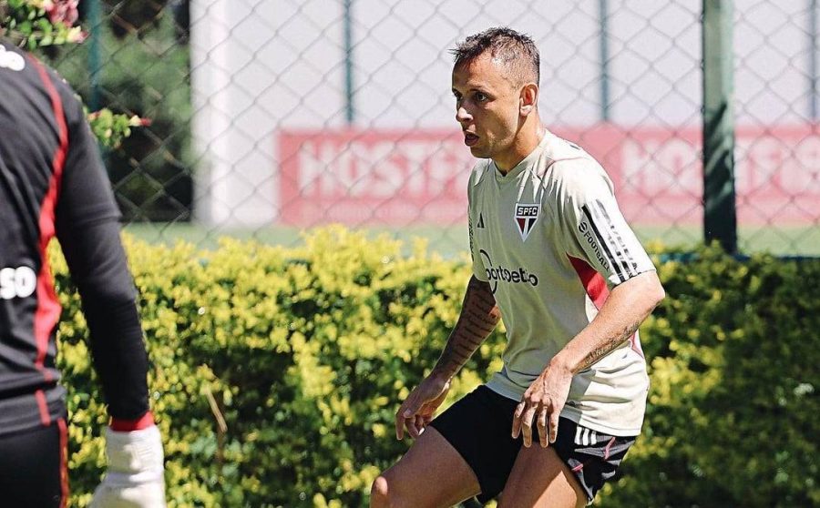 Sem Raí Ramos, Nathan e Rafinha rivalizam pela lateral direita do São Paulo na Copa do Brasil