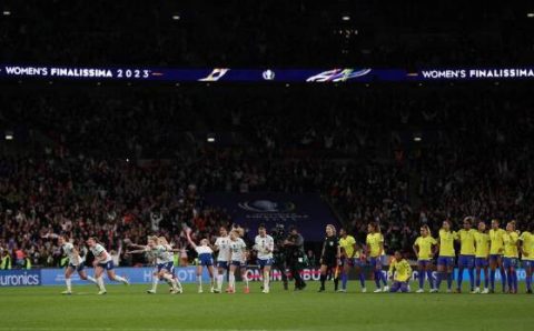 FUTEBOL FEMININO:   Em jogo equilibrado, Inglaterra vence Brasil nos pênaltis em Wembley lotado